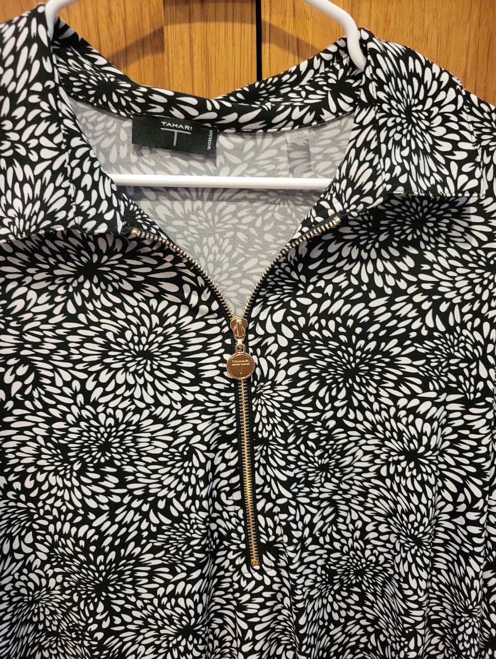 Tahari Liquid Knit Top 1x - Picture 3 of 11